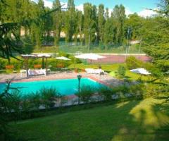 Piscina dell'agriturismo per ricevimenti di matrimonio all'aperto