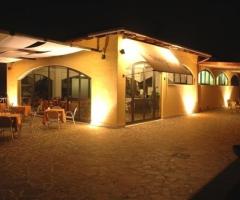 Esterno della location di sera - Agriturismo la Vite e gli Ulivi