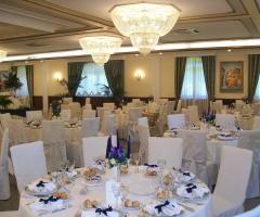 Casale Santa Lucia - Tavoli rotondi per le nozze