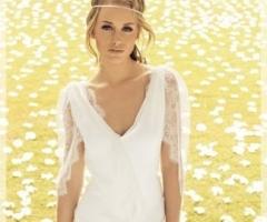 Meraviglioso abito dalla linea semplice della "Collezione Primavera Sposa Rembo"