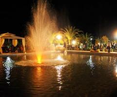 Giochi di luce a bordo piscina