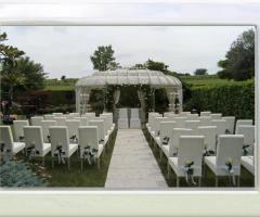 Allestimento nel giardino esterno