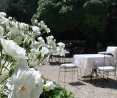 Tavolini all'esterno