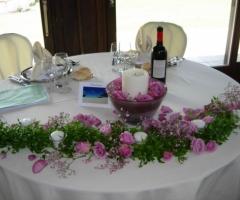 Addobbo floreale per i tavoli delle nozze