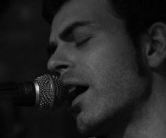 Stefano Fantozzi durante un'esibizione