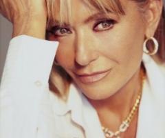 La stilista Floranna, creatrice di abiti da sposa, cerimonia e cocktail