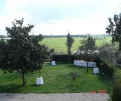 Vista del giardino del Casale per il ricevimento di matrimonio