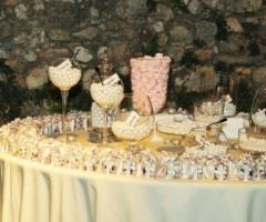 White table come coreografia di matrimonio