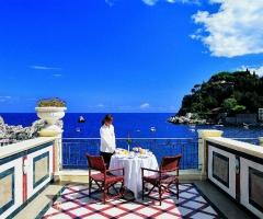 Allestimento per il pranzo in terrazza panoramica