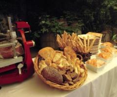 Stand di salumi al banchetto di nozze