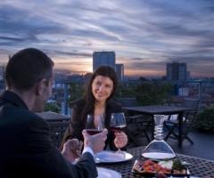 Cena romantica per gli sposi