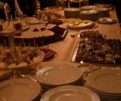 Buffet di dolci per il matrimonio