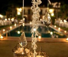 Allestimento con cristalli e candele per il ricevimento di nozze