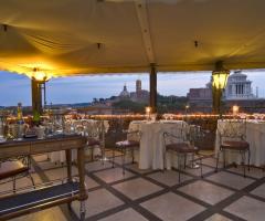 Ricevimento di matrimonio in terrazza con vista su Roma