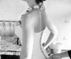 La sposa durante i preparativi di matrimonio