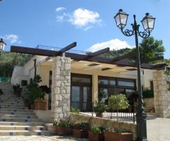 Esterno entrata dell'Hotel Kallikoros per ricevimento matrimonio a Noto (Siracusa)