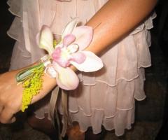 Braccialetto di fiori per le damigelle del matrimonio
