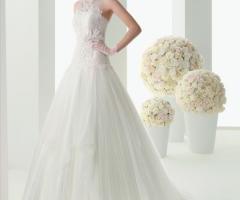 Abito da sposa con ricami sul decollette - Collezione Luna Novias