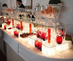 Tavolo dell'aperitivo in rosso