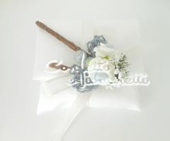 Bustina in raso bianco con pick rose - Confetti e Fiocchetti
