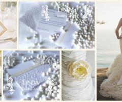 Raffinata partecipazione Vanilla fatta a mano con motivi a rilievo nei colori del bianco e dell'avorio.
All'interno è ubicata una tasca per riporre l'invito.

Linda Wedding Design fatto a mano
www.lindaweddingdesign.com