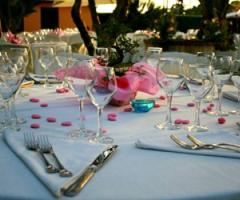 Addobbi del tavolo per il ricevimento di matrimonio