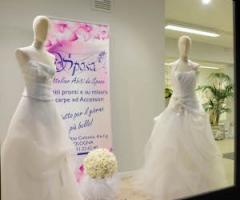 La vetrina dell'Atelier IoSposa di Bologna
