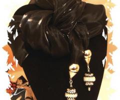 Stola grande nera con pendenti swarovski solo su ordinazione, per un evento speciale.