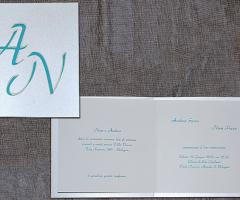 partecipazione con iniziali intagliate nella copertina