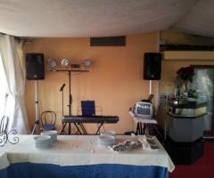 Materiale tecnico per la musica durante il ricevimento di matrimonio