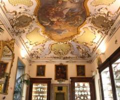 Una sfarzosa sala del Palazzo Asmundo