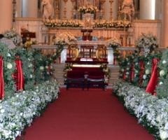 Allestimento floreale in chiesa