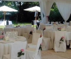 Ricevimento di matrimonio in giardino