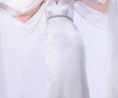 Abito da sposa con collo in swarosky