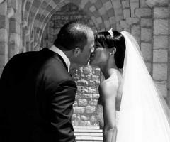 Bacio sposi in b/n