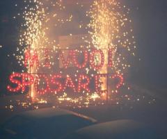 scritta pirotecnica mi vuoi sposare? con fontane oro