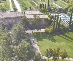 Corte Glam - Il viale d'ingresso