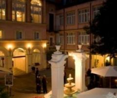 Corte ottocentesca di Domus Talenti con illuminazione notturna