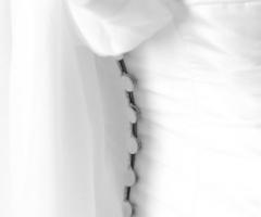 Foto del particolare dell'abito della sposa