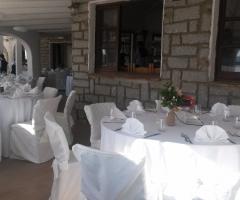 Ristorante Lo Squalo - I tavoli sul portico
