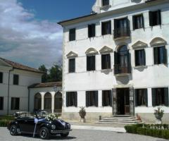 Arrivo degli sposi alla villa