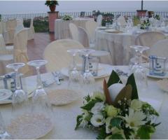 Mise en place bianca per il matrimonio