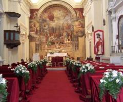 Allestimenti floreali in rosso per il matrimonio