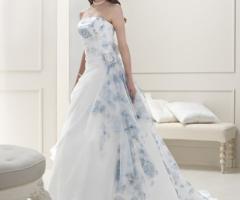 Abito con decorazioni blu