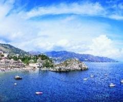 Vista panoramica dell'hotel affacciato sulla Baia di Mazzarò