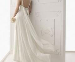 Abito da sposa con coda sinuosa