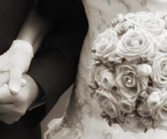 Foto degli sposi durante la cerimonia di nozze