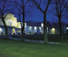 L'abbazia di notte