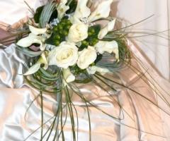 Bouquet di rose bianche per il matrimonio