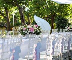 Tavolo nell'agrumeto